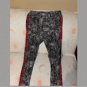 Black and white print leggings